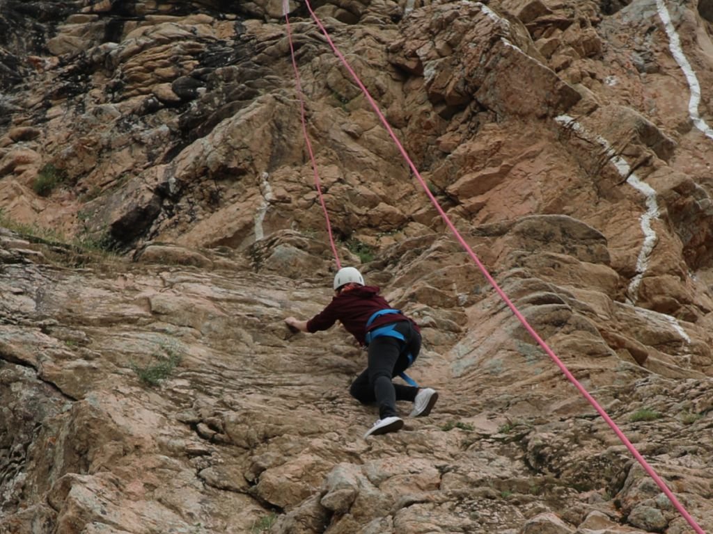 Qoyaga tirmashish