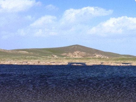 Fozilmon yassi tog‘ligi va ko‘li